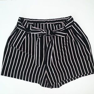 Trendy striped shorts